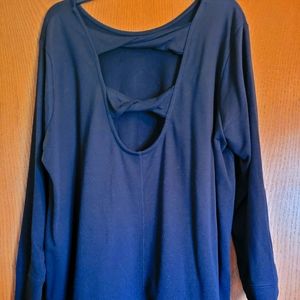 Old Navy active sweatshirt with twist back!